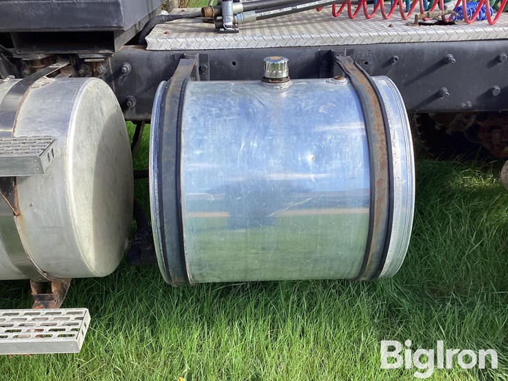 2000-mack-cl713-image-19