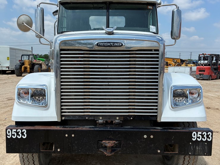 2015-freightliner-coronado-122-sd-image-7