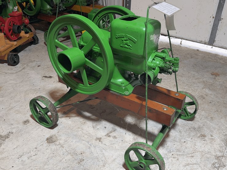 john-deere-e-1-1/2hp-fantasy-embossed-hopper-image-1