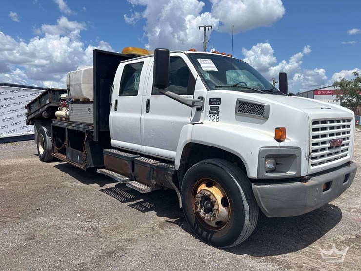 2006-gmc-c7500-crew-cab-flatbed-dump-truck-image-2