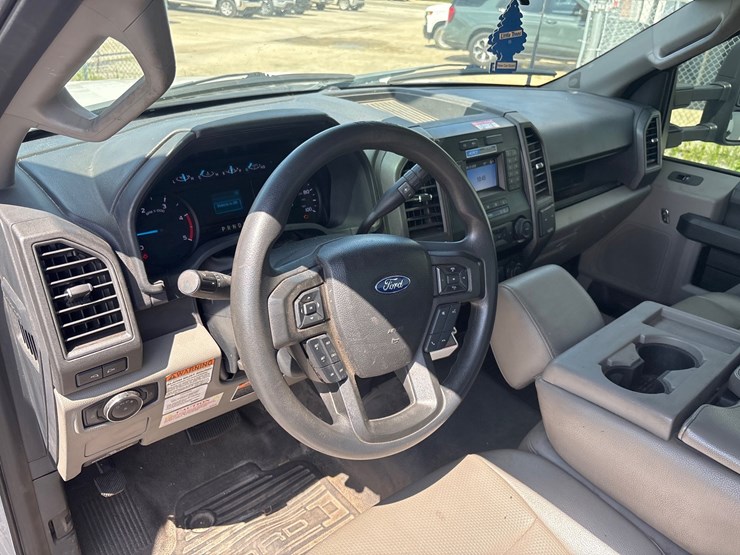 2022-ford-f550-image-12