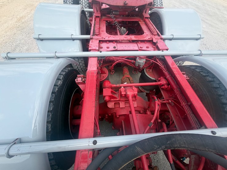 2011-kenworth-t800-image-21