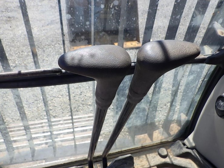 2015-case-cx210-image-48