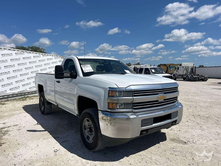 2018-chevrolet-silverado-2500-image-2