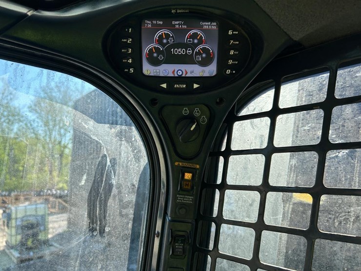2016-bobcat-t740-image-22