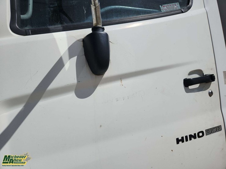 2016-hino-308-image-31