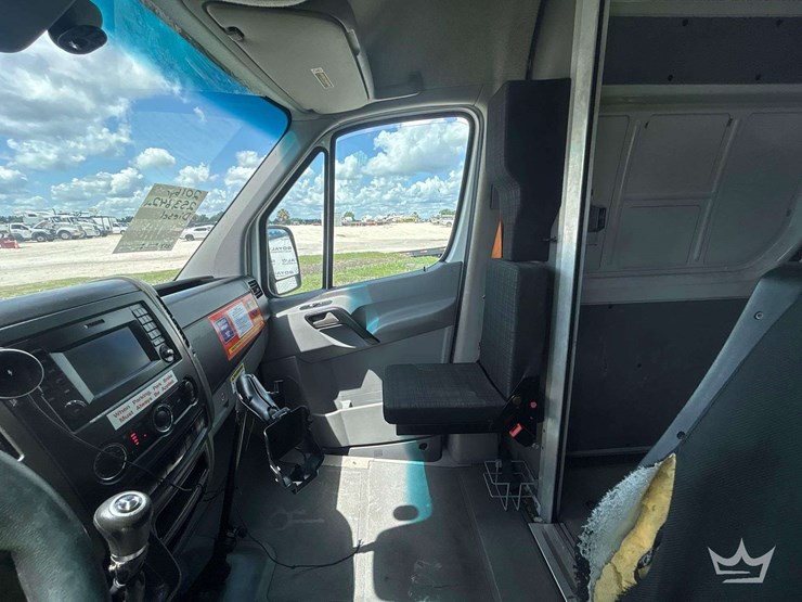2016-mercedes-benz-sprinter-2500-image-18