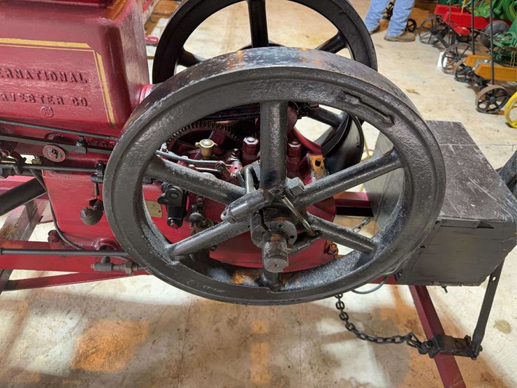 international-harvester-famous-2-1/2hp-image-14