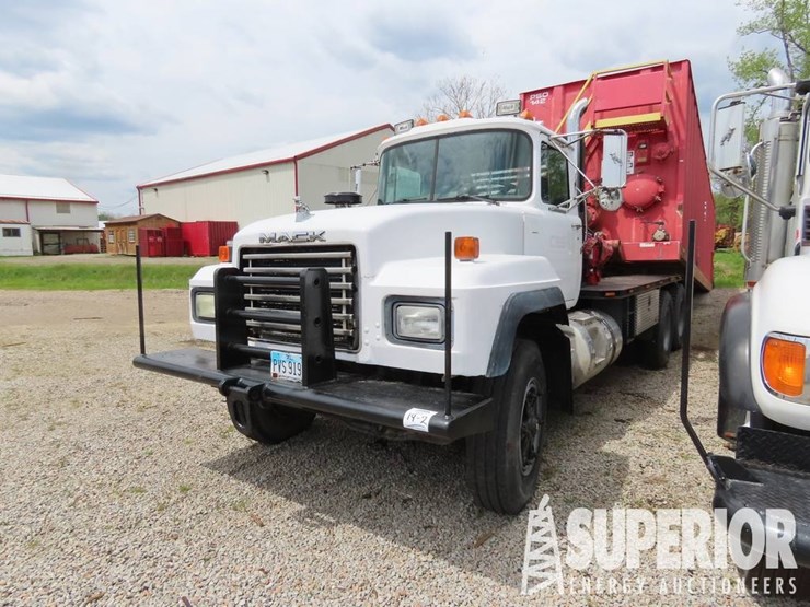 1994-mack-rd690s-image-2