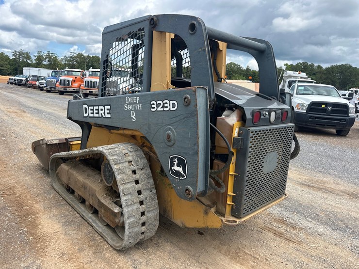 deere-323d-image-5