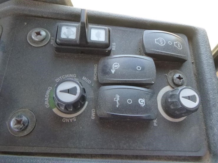 2013-deere-872gp-image-15