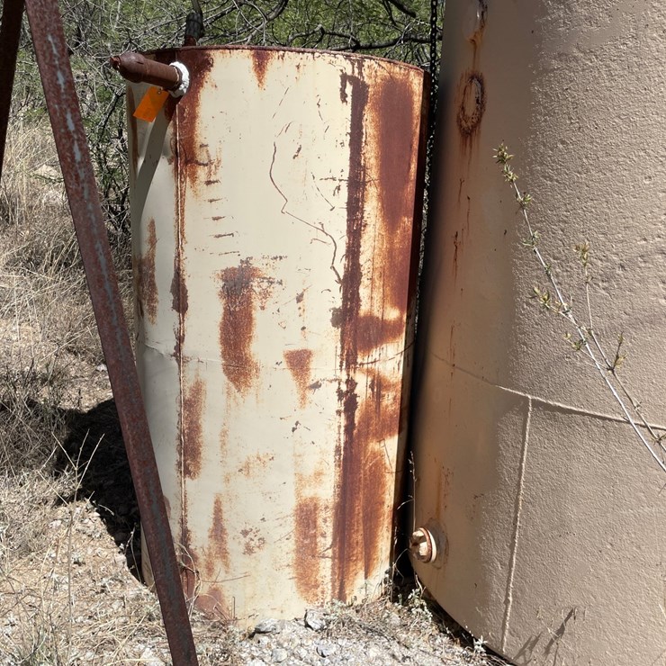 #1062 • Metal Tank