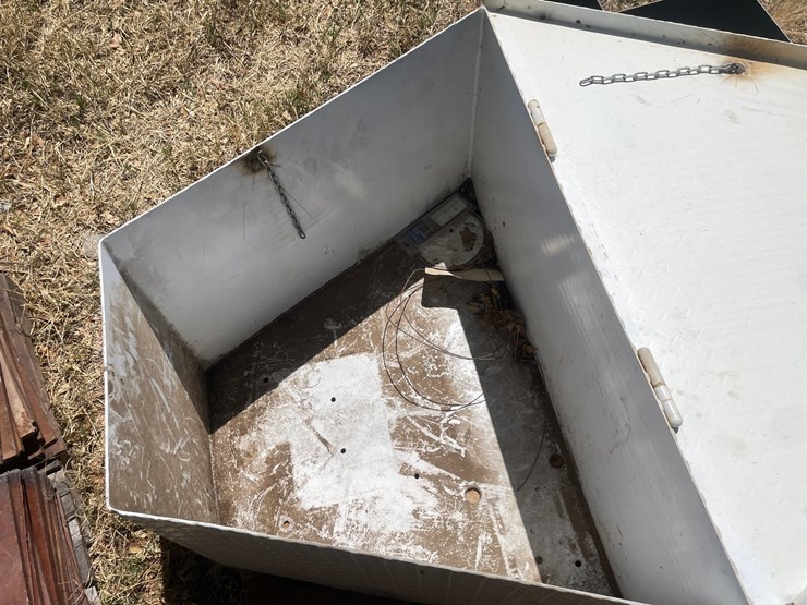 #1074-•-trailer-tool-box-image-4