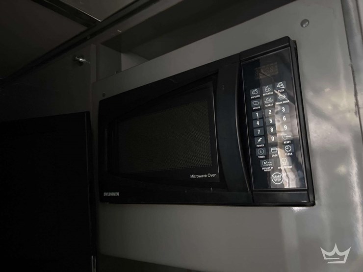 2007-freightliner-m2-106-image-51
