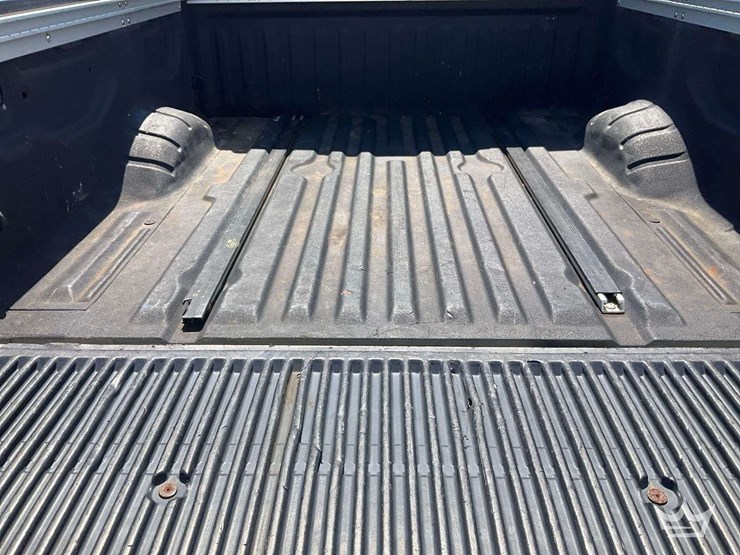 2017-nissan-titan-image-31