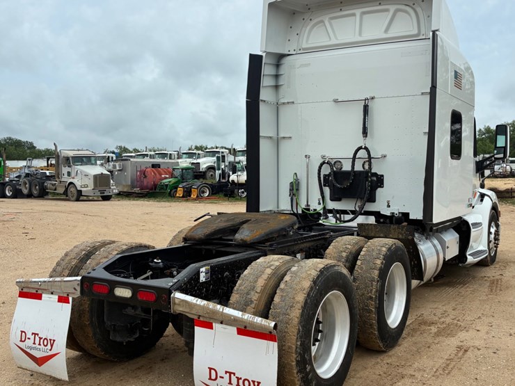 2019-peterbilt-579-image-4