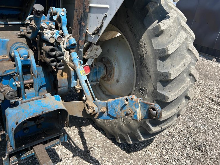 ford-7710-image-15