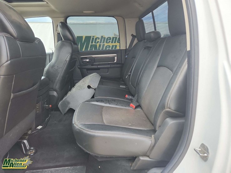 2013-dodge-1500-image-18