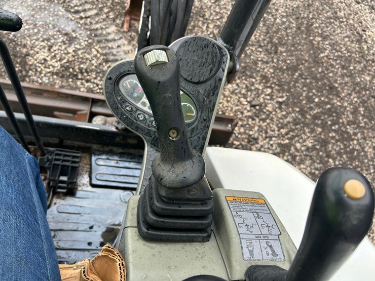 2015-bobcat-e35-image-23