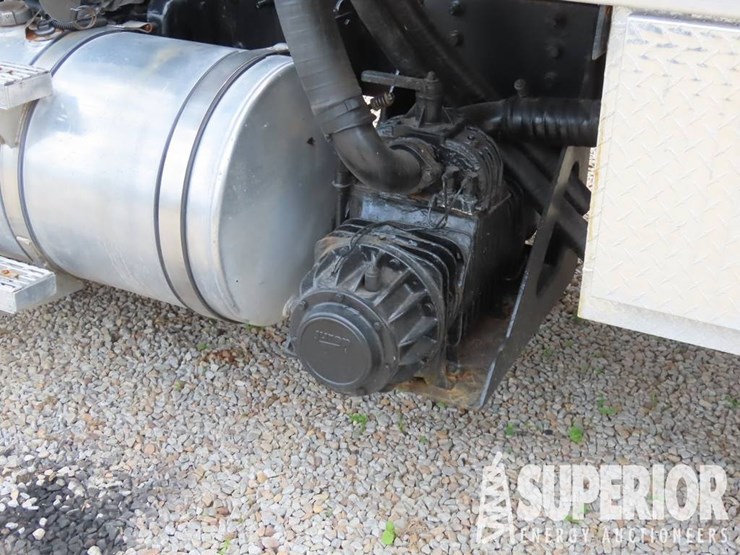 (x)-(19-1)-2006-mack-granite-cv213-3-axle-80-bbl-v...-image-5