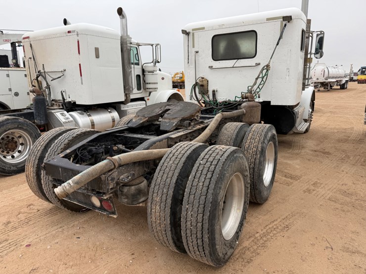 2013-peterbilt-367-image-4
