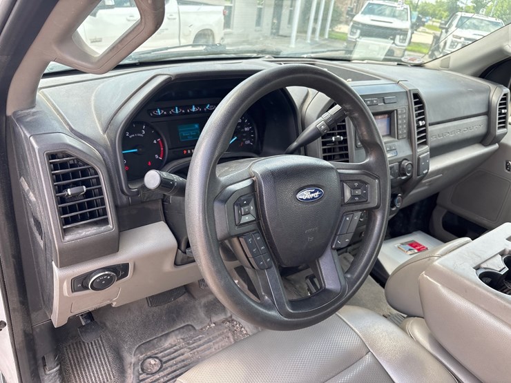 2020-ford-f550-image-12