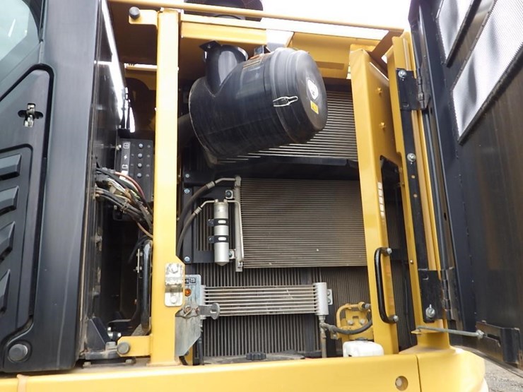 2019-caterpillar-335f-lcr-image-8