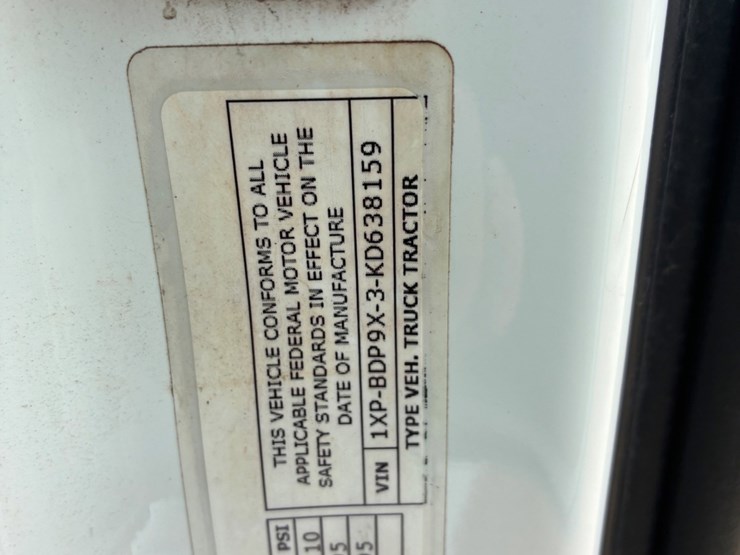 2019-peterbilt-579-image-19