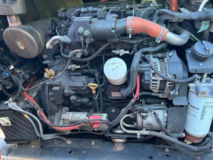 2023-bobcat-t740-image-15