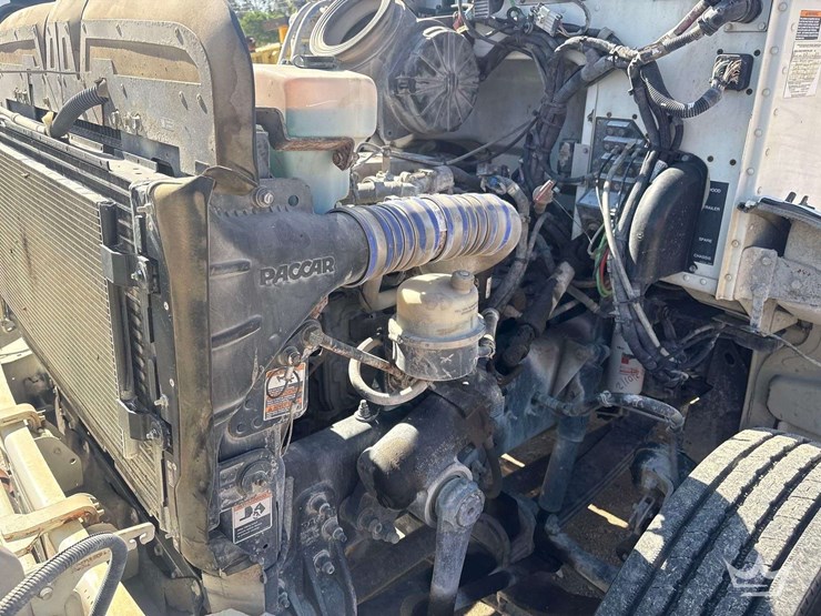 2017-peterbilt-337-image-9