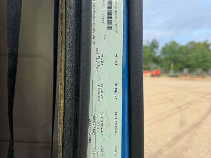 2018-volvo-vnl64t300-image-8