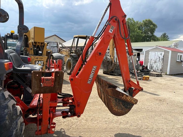 2007-kubota-l3830hst-image-19