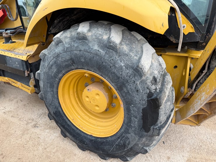 2014-caterpillar-420f-image-7