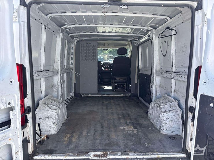 2018-ram-promaster-1500-image-17