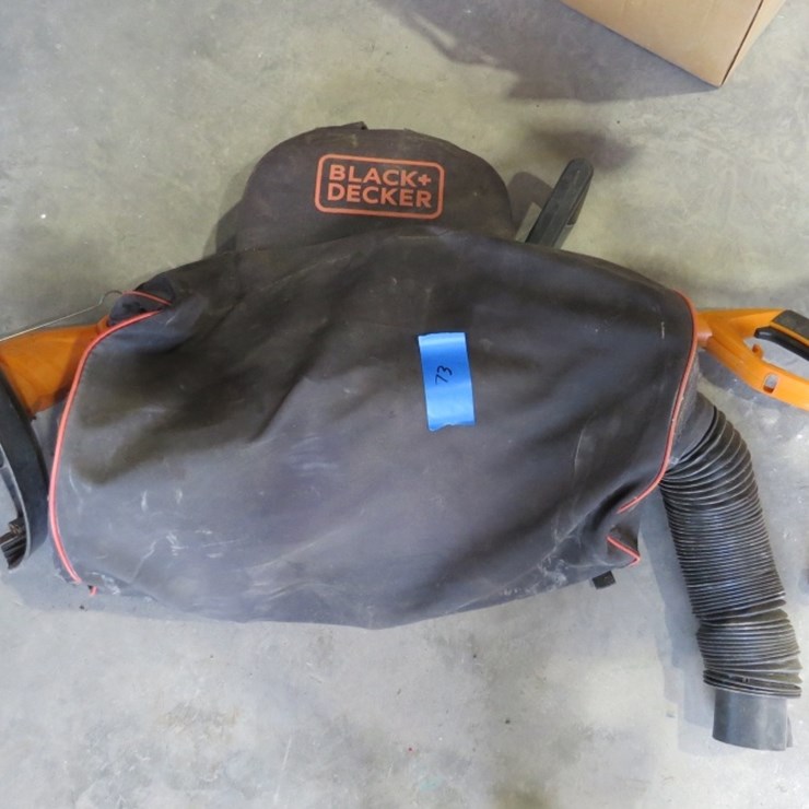 BLACK & DECKER WEEDEATER W/VACUUM BAG