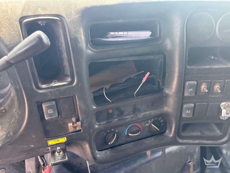 2006-gmc-c7500-crew-cab-flatbed-dump-truck-image-20