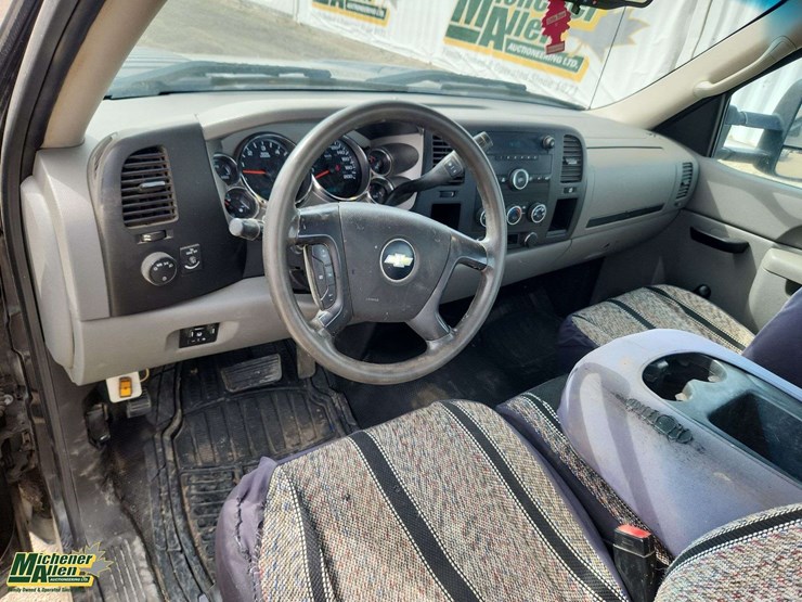2012-chevrolet-silverado-3500-image-16