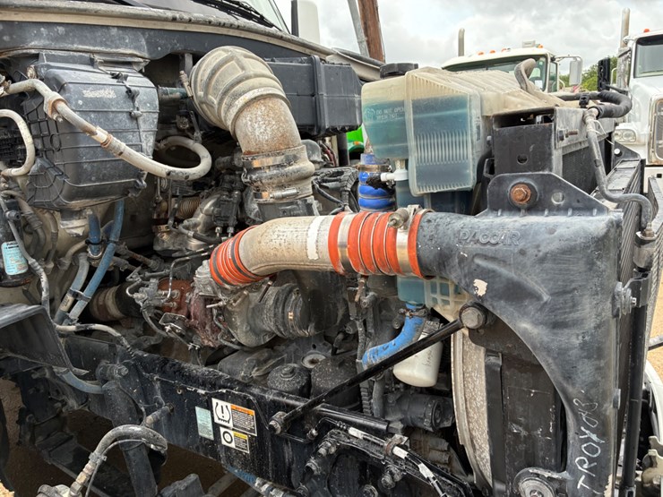 2019-peterbilt-579-image-17