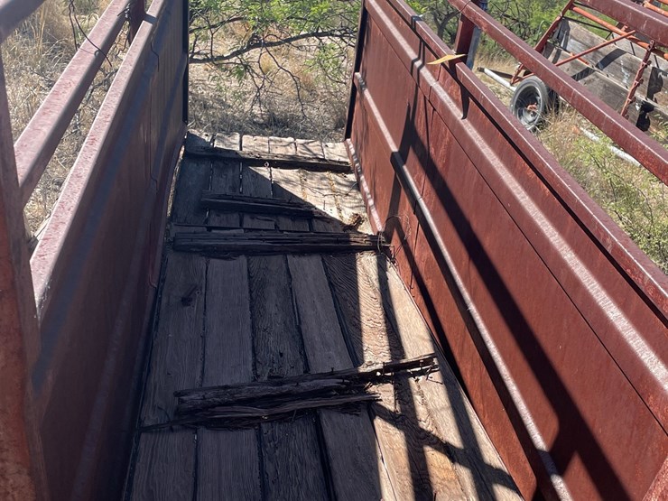 #1020-•-big-valley-portable-cattle-loading-chute-image-4