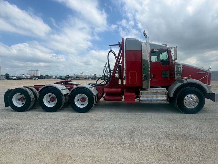 2011-kenworth-t800-image-4