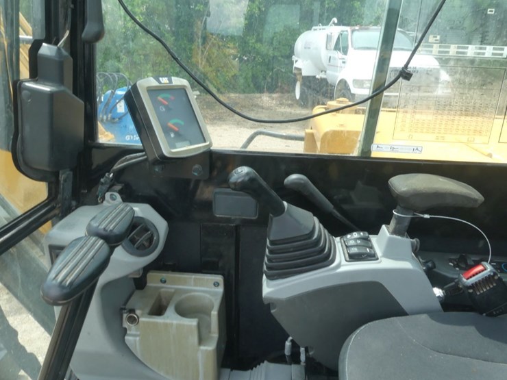 2021-caterpillar-305.5e2-image-11
