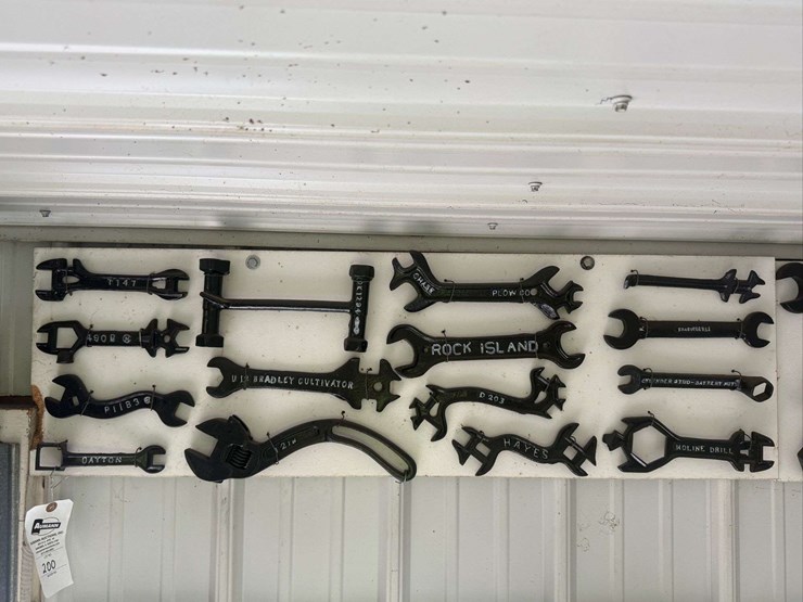cast-iron-wrenches-assortment-image-1