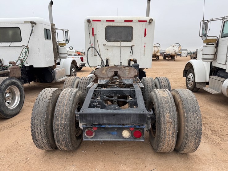 2012-peterbilt-367-image-4