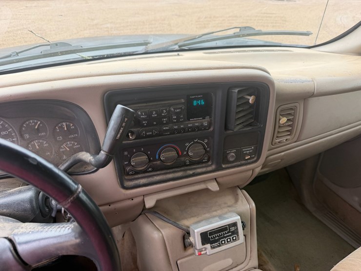 2002-chevrolet-silverado-2500hd-image-11