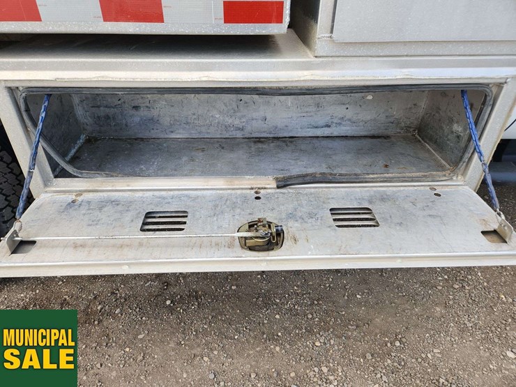 2011-ford-f550-image-21