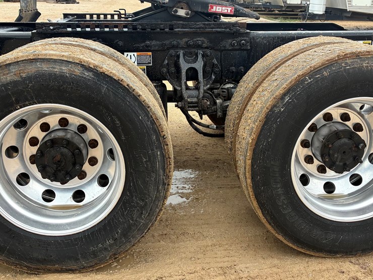 2019-peterbilt-579-image-14