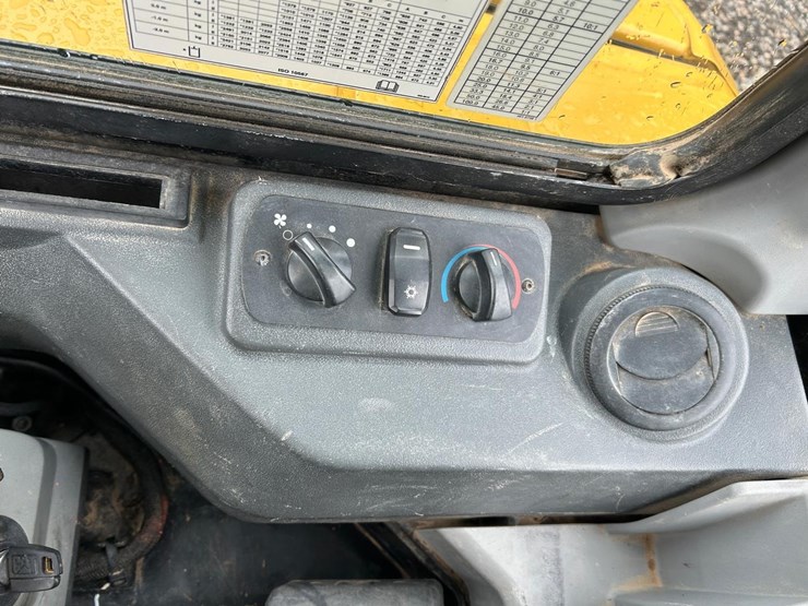 2016-caterpillar-305e2-image-23