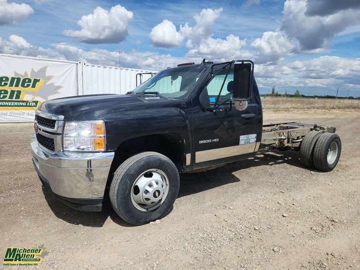 2011-chevrolet-silverado-3500-image-1