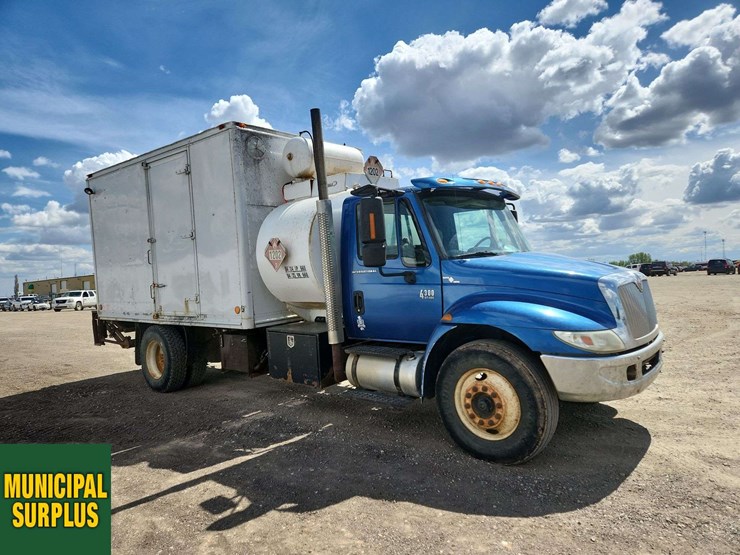 2007-international-durastar-4300-image-2