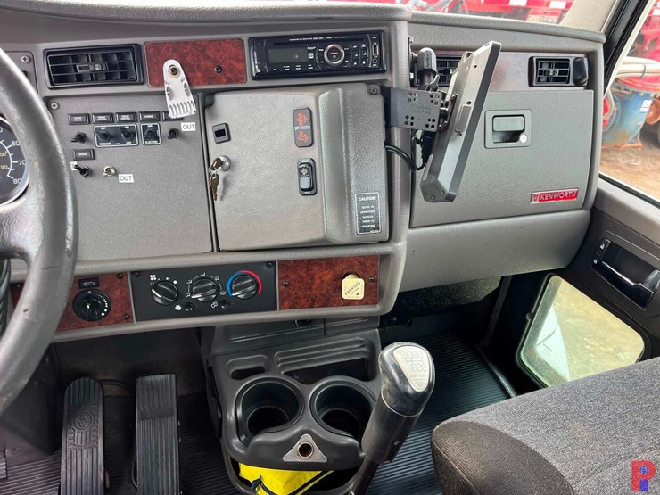 2010-kenworth-t370-image-7